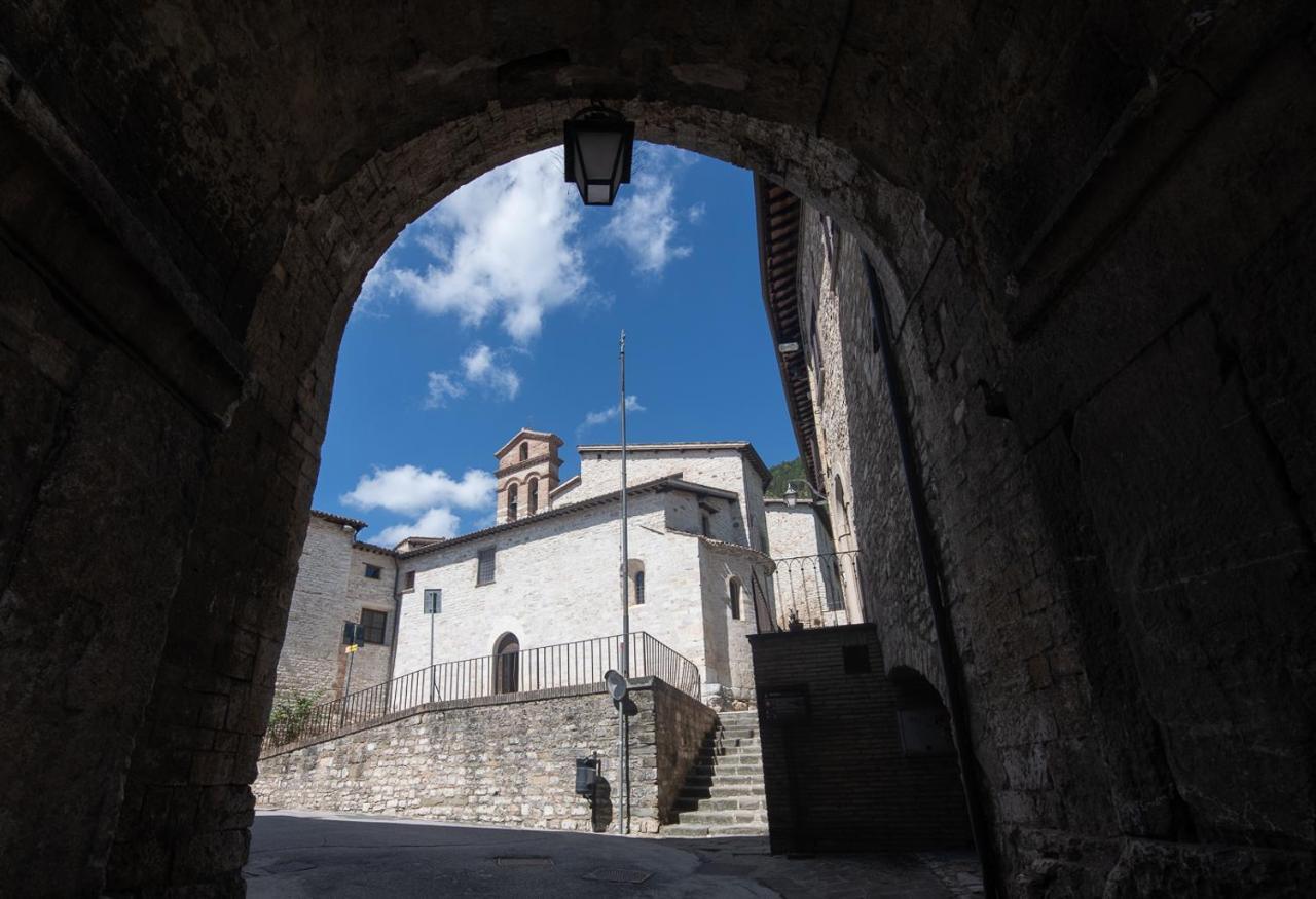 L'Ira Di Dante Villa Gubbio Exteriör bild